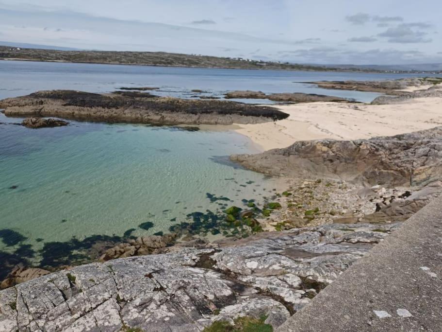 Curlews Rest - Gateway To The Aran Islands Lägenhet Galway Exteriör bild